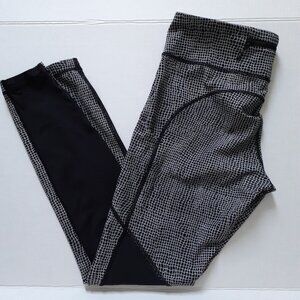 Lululemon Speed Tight V in Fall Net White Black / Black Size 10